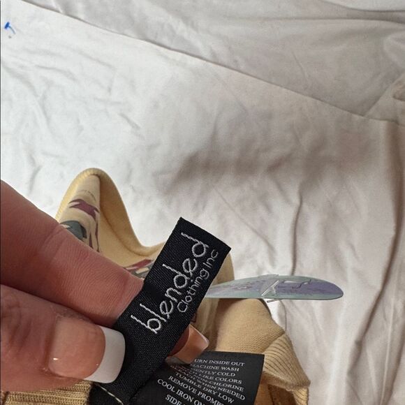 AC/DC Dog Short Sleeve Sweatshirt. Size Medium. - Picture 6 of 8